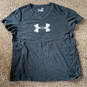UA loose fit tshirt